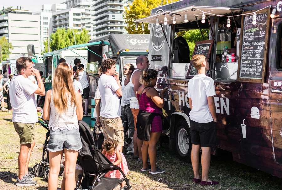 6: Whether you are looking for a quick bite for lunch or a full blown dinner experience: a food truc